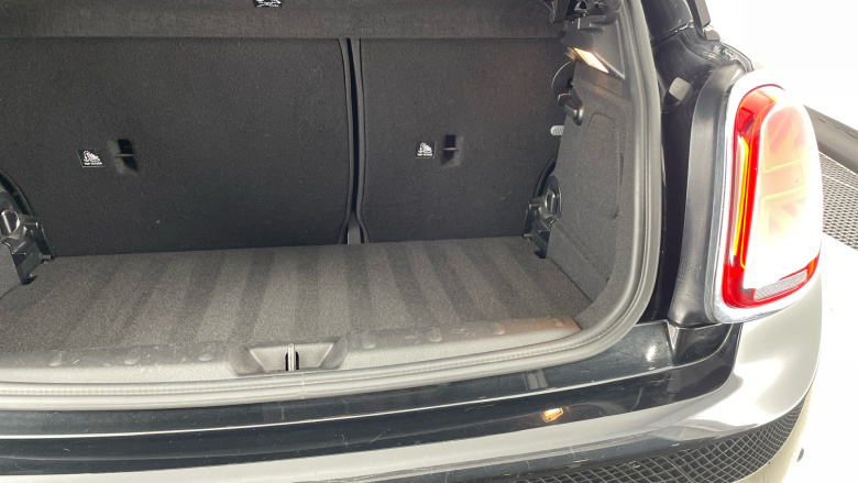 MINI Hatchback 135kW Cooper S Level 2 33kWh 3dr Auto Electric Hatchback